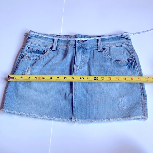 RUE 21 Distressed Mini Skirt Denim Blue Size 3 / 4 Juniors - Picture 6 of 12